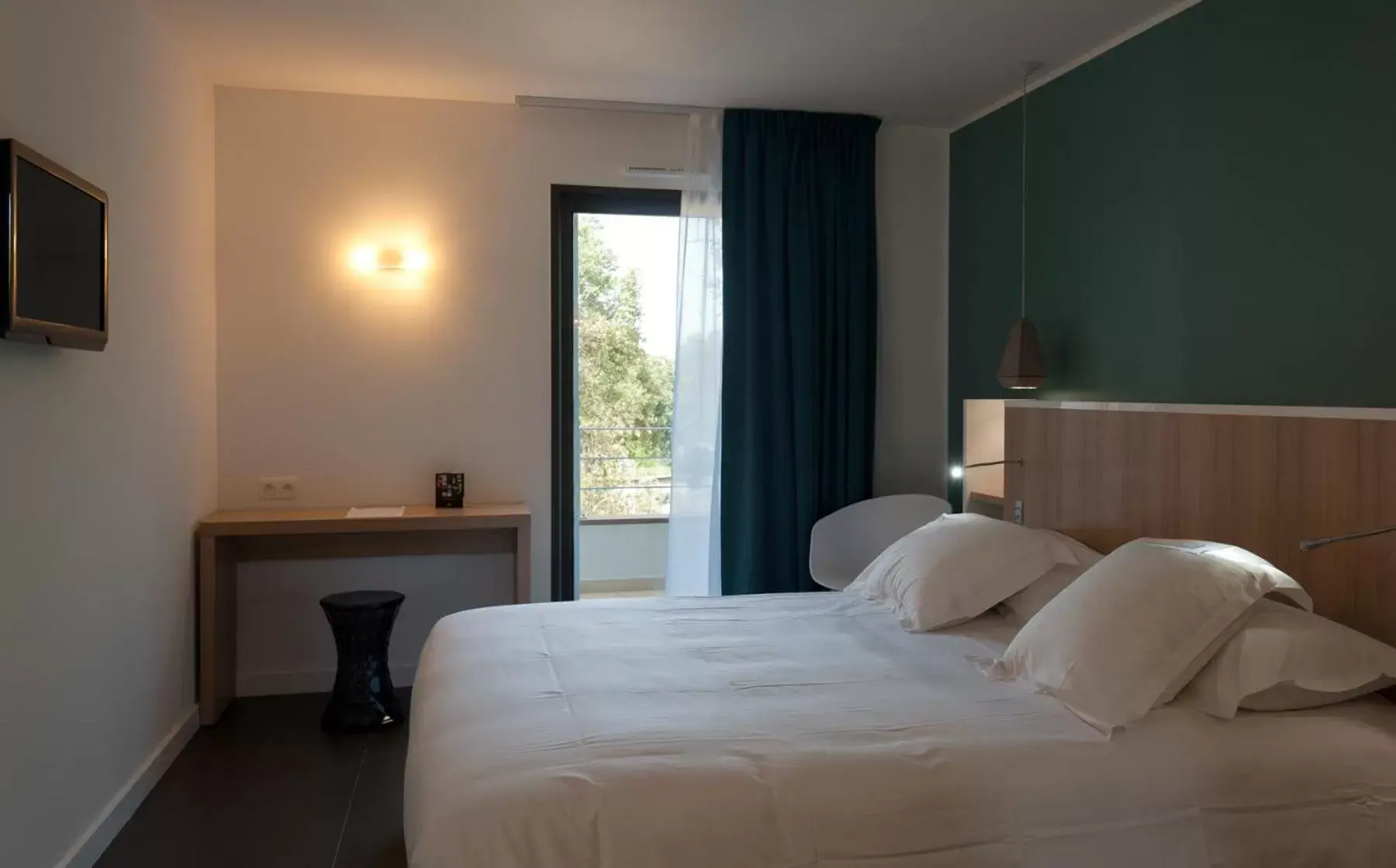 Photo of the whole room, Bed in Résidence Hôtelière Alcyon